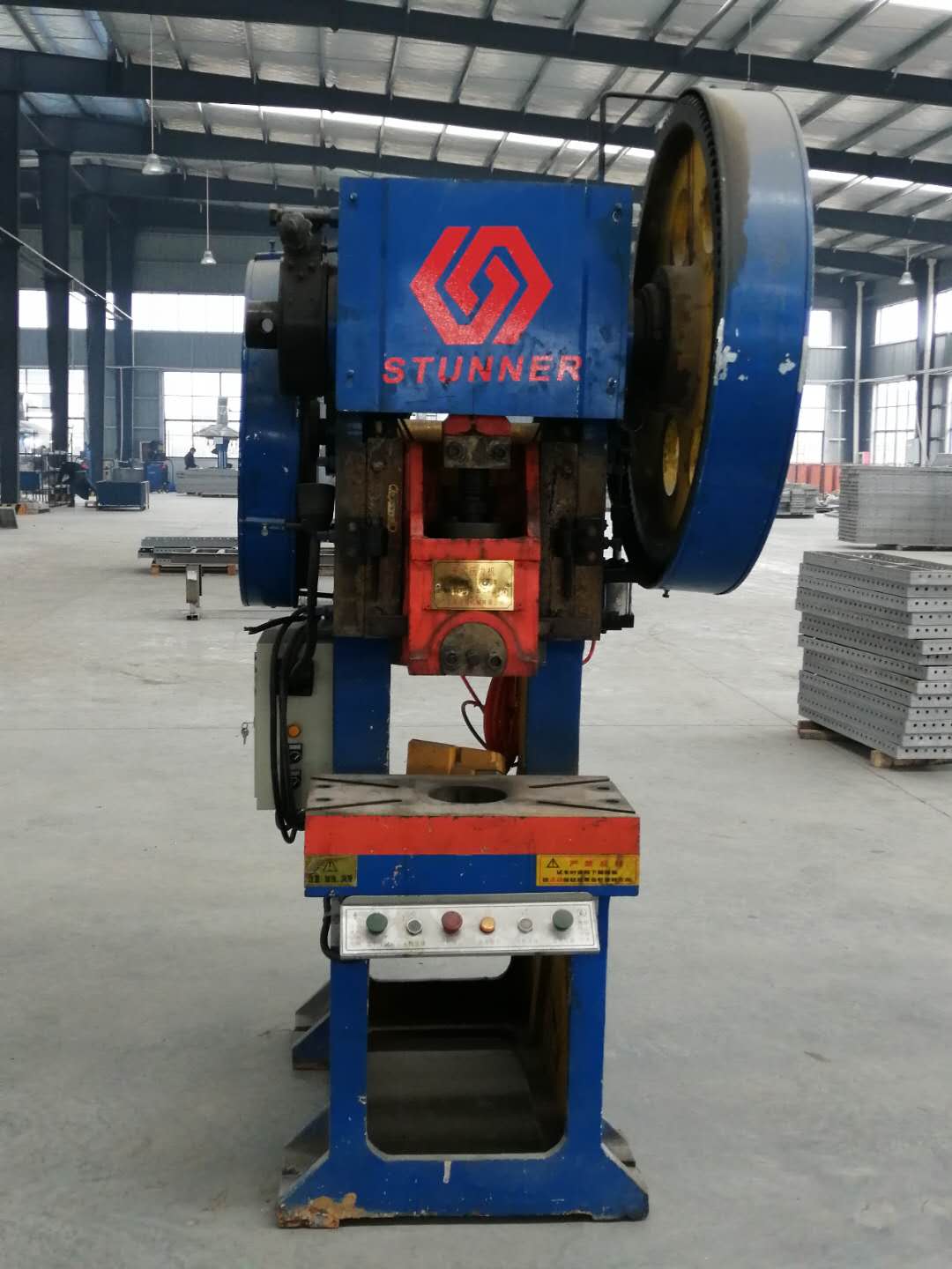 40噸開式壓力機(jī)