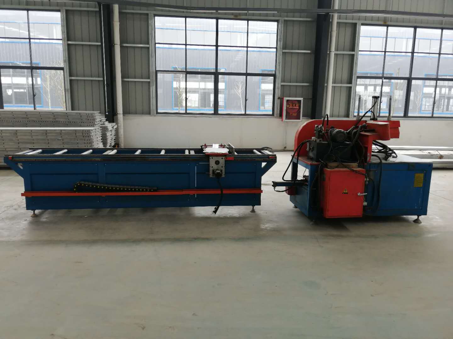 90?自動(dòng)定尺鋸