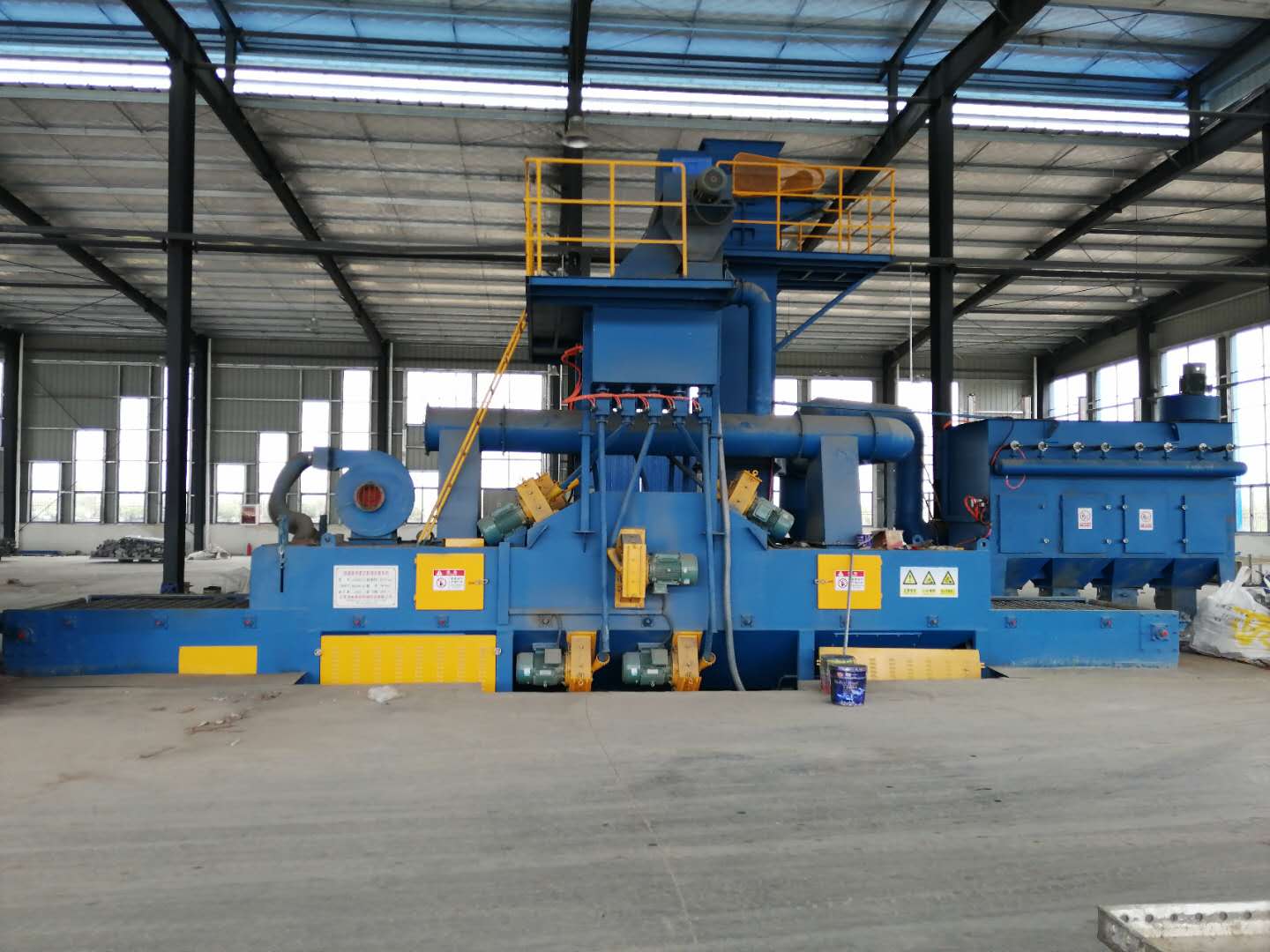 鋁模板網(wǎng)帶拋丸清理機(jī)